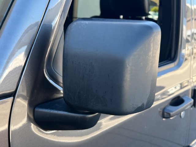 Used 2018 Jeep Wrangler Unlimited Sahara AWD/4WD image 12