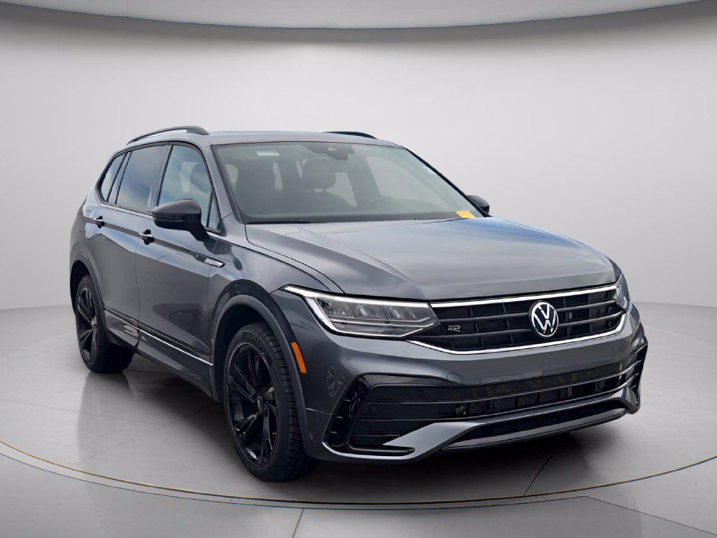 Certified 2023 Volkswagen Tiguan SE R-Line FWD image 4