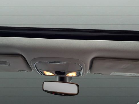 Used 2020 Jeep Cherokee Limited image 32