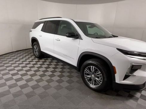 New 2026 Chevrolet Traverse LT image 2