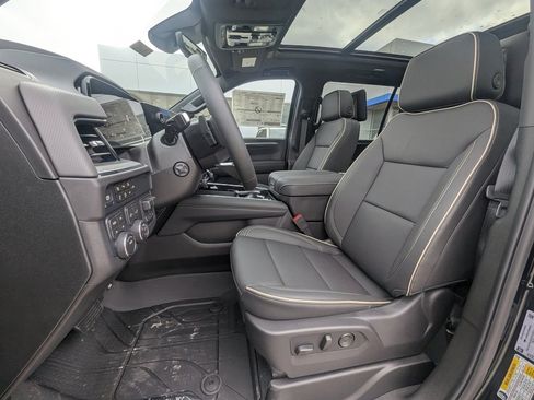 New 2026 Chevrolet Suburban Premier image 13