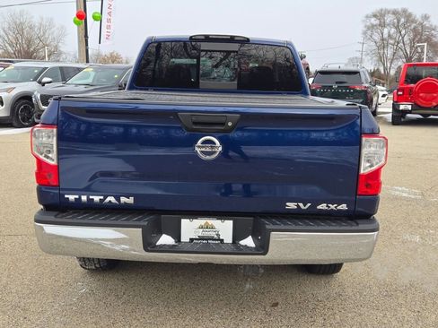 Used 2017 Nissan Titan SV image 14