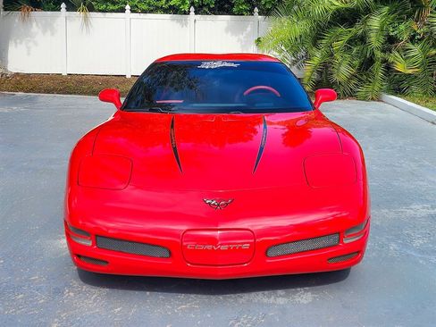 Used 2004 Chevrolet Corvette Coupe w/ Roof Package RWD image 11