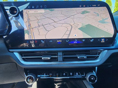 New 2026 Chevrolet Equinox EV LT image 31