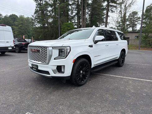Used 2023 GMC Yukon XL Denali AWD/4WD image 2