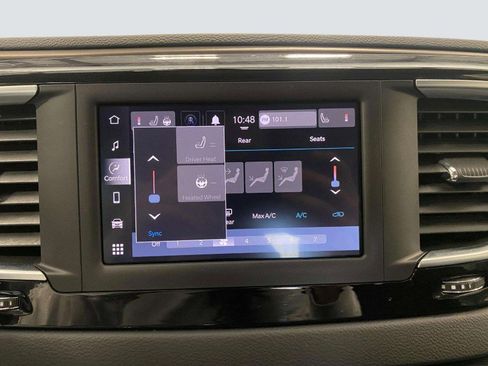 Used 2022 Chrysler Voyager LX FWD image 39