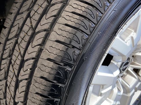 Used 2022 Nissan Frontier SV image 13