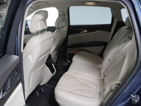 Used 2019 Lincoln Nautilus Reserve FWD image 19