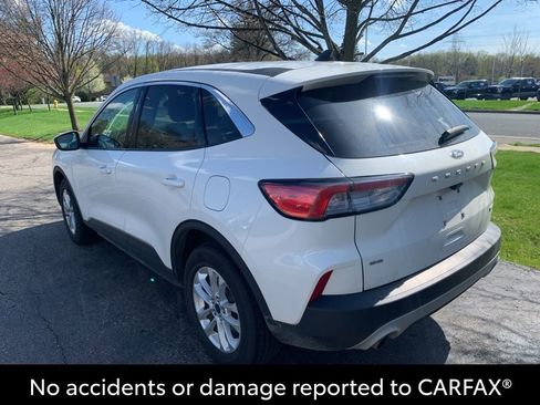 Used 2020 Ford Escape SE image 2