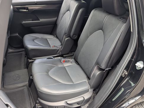 Used 2023 Toyota Highlander Platinum AWD/4WD image 18