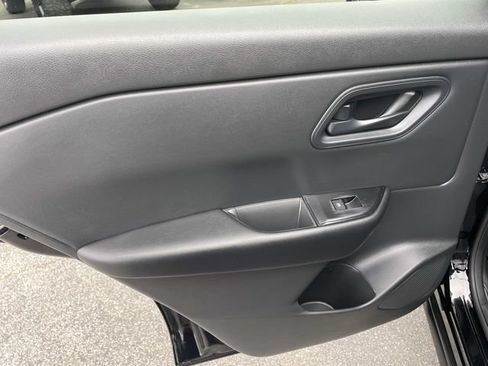 Used 2025 Nissan Rogue S FWD image 21