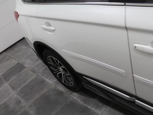 Used 2018 Mitsubishi Outlander GT AWD/4WD image 39