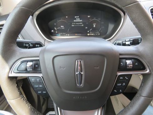 Used 2020 Lincoln Nautilus FWD image 24