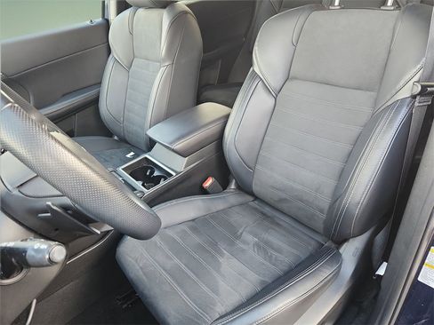 Used 2024 Mitsubishi Outlander SE image 16