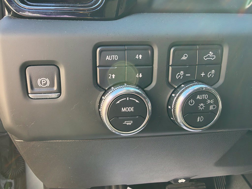 Used 2024 GMC Sierra 1500 AT4 w/ Technology Package AWD/4WD image 14