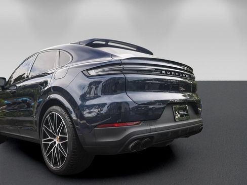 Used 2024 Porsche Cayenne Coupe AWD/4WD image 14