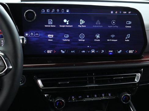 Used 2024 Chevrolet Traverse Z71 image 18