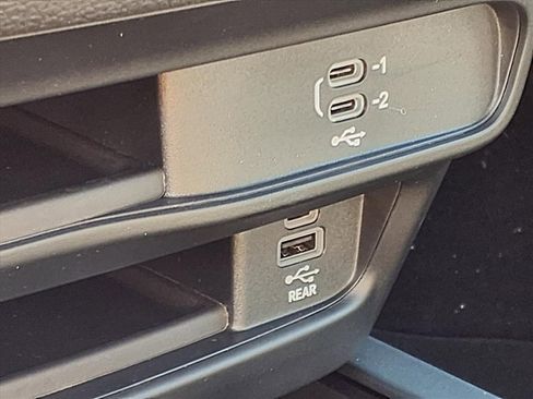 New 2026 Chrysler Pacifica Select image 17