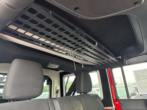 Used 2016 Jeep Wrangler Unlimited Rubicon w/ Connectivity Group image 36