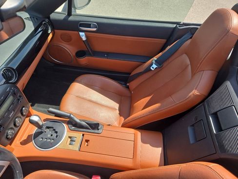 Used 2006 MAZDA MX-5 Miata Grand Touring w/ Premium Pkg RWD image 5