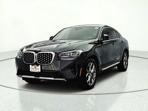 Used 2022 BMW X4 xDrive30i AWD/4WD image 2