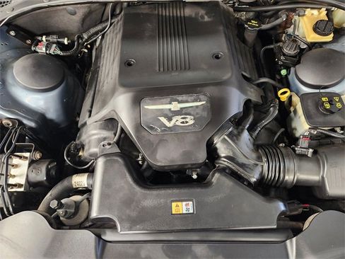 Used 2005 Ford Thunderbird image 29