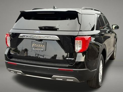 Used 2022 Ford Explorer XLT w/ Equipment Group 202A image 5