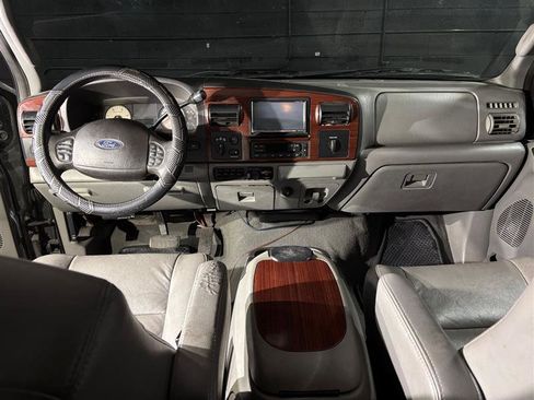 Used 2005 Ford F350 Lariat image 13