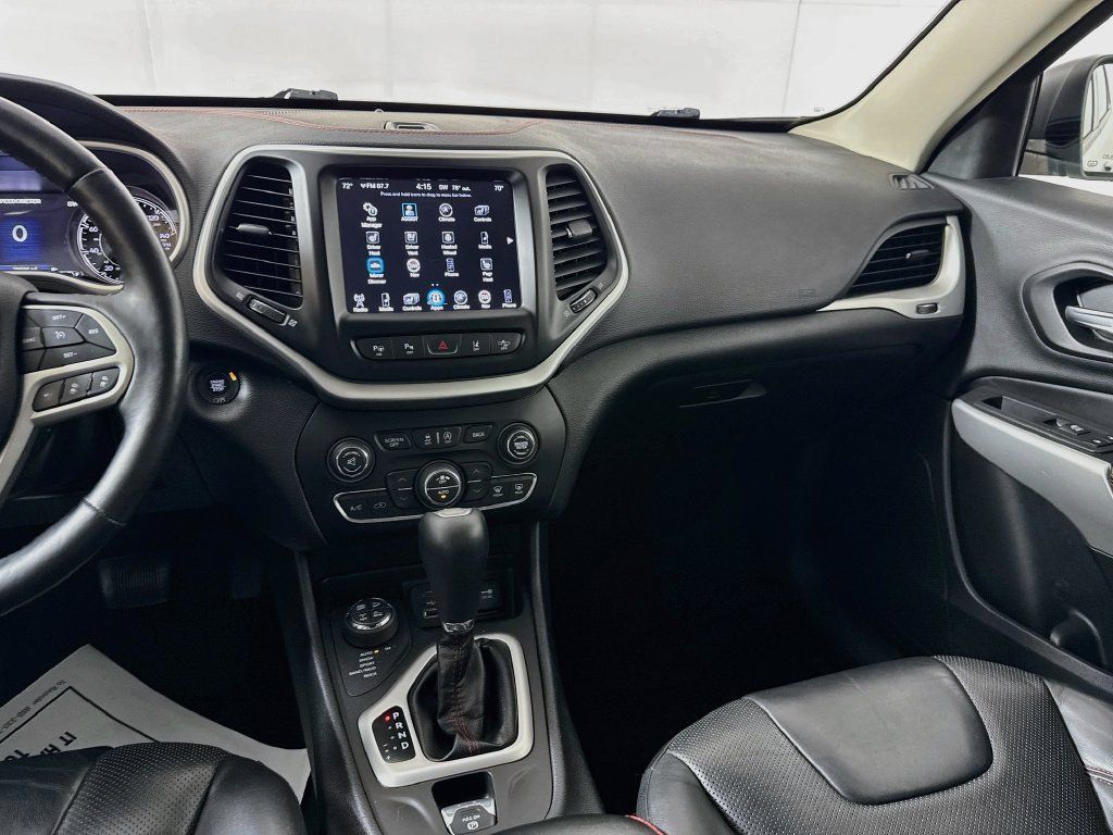 Used 2018 Jeep Cherokee Trailhawk w/ Quick Order Package 27L AWD/4WD image 28