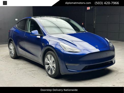 Used 2022 Tesla Model Y Long Range image 8