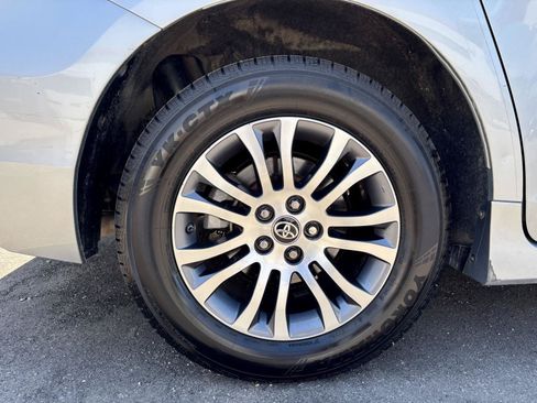 Used 2020 Toyota Sienna XLE FWD image 39