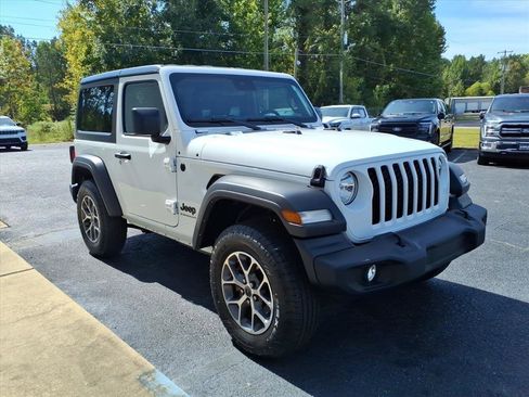 Used 2024 Jeep Wrangler Sport image 3