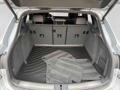 Used 2025 Porsche Macan image 11