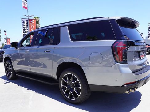 Used 2026 Chevrolet Suburban RST RWD image 4