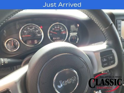 Used 2015 Jeep Wrangler Unlimited Rubicon image 21