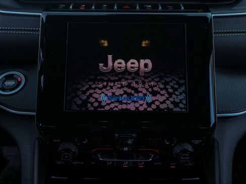 New 2025 Jeep Grand Cherokee L Altitude image 29