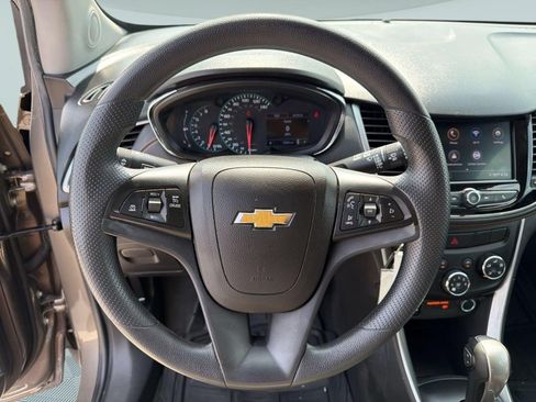 Used 2021 Chevrolet Trax LT FWD image 10