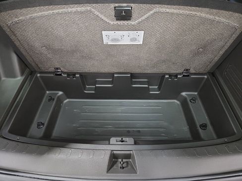 Used 2023 Chevrolet Traverse LT image 40