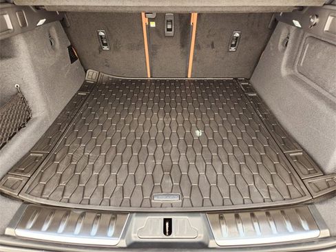 Used 2026 Jaguar F-PACE R-Dynamic S image 31