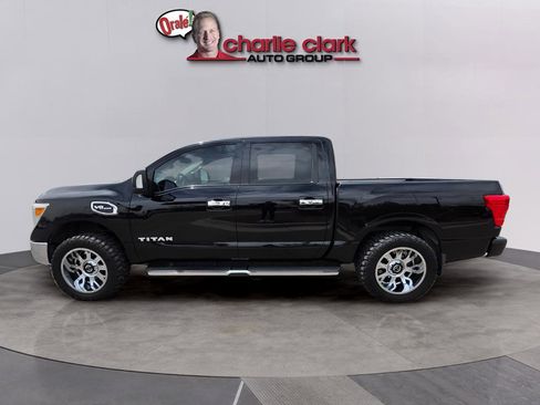 Used 2017 Nissan Titan SV RWD image 3