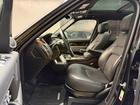 Used 2020 Land Rover Range Rover HSE image 12