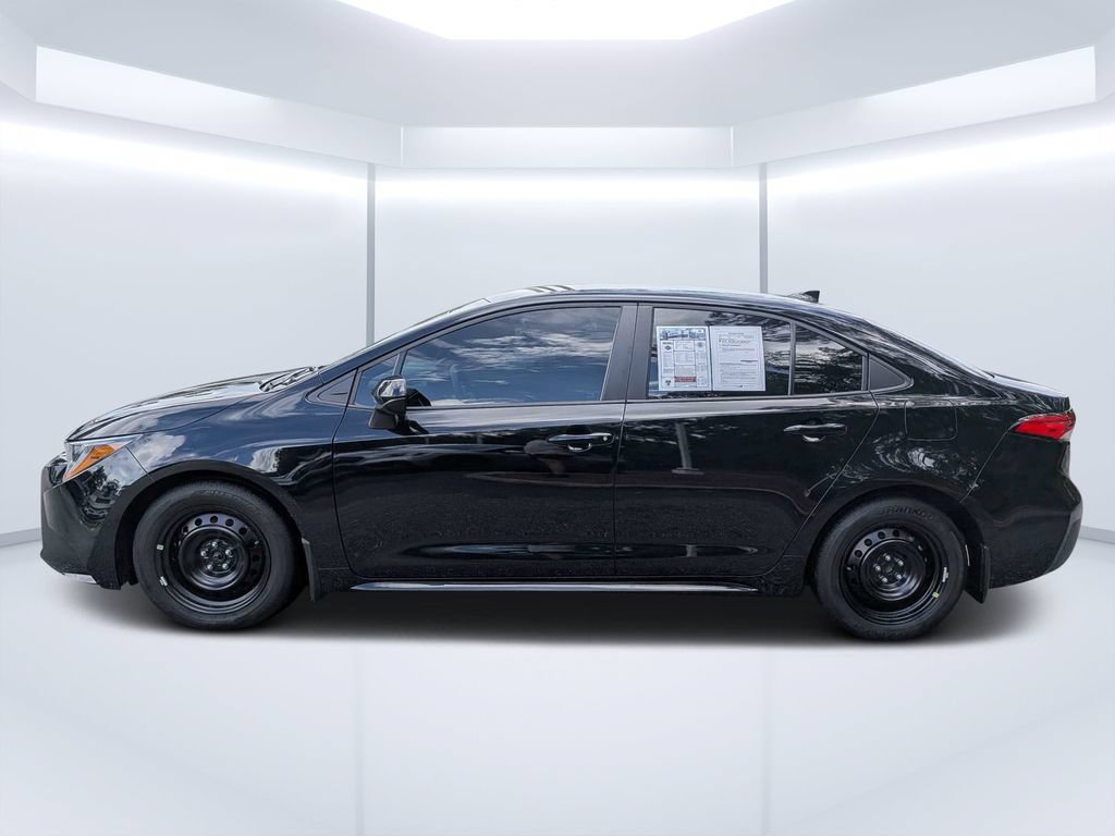 Used 2025 Toyota Corolla LE FWD image 6