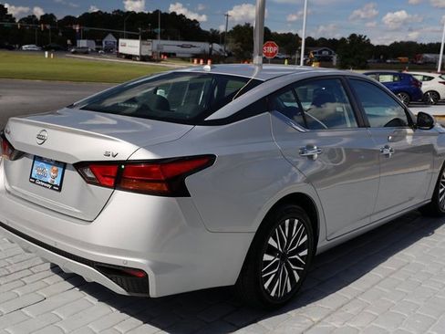 Used 2023 Nissan Altima 2.5 SV image 5