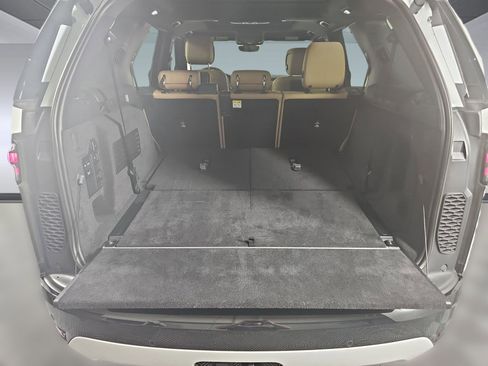 Certified 2025 Land Rover Discovery Dynamic SE image 26