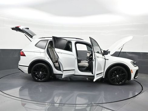 Used 2020 Volkswagen Tiguan SE R-Line image 36