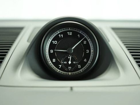 Certified 2025 Porsche Macan image 35