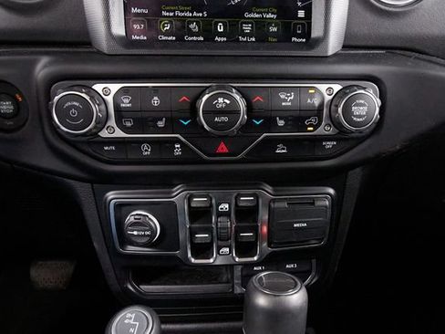 Used 2020 Jeep Gladiator Overland AWD/4WD image 14