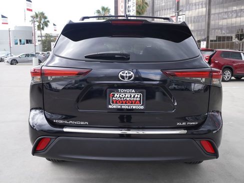 Certified 2024 Toyota Highlander XLE AWD/4WD image 6
