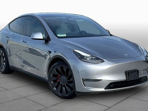 Used 2025 Tesla Model Y Performance image 2