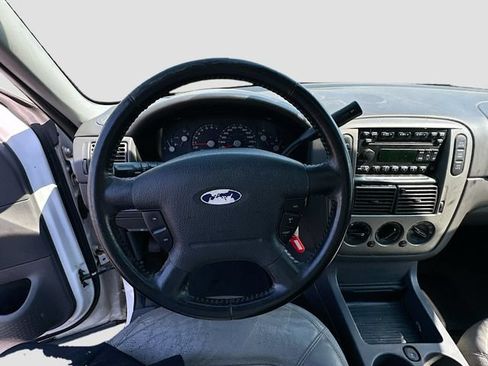 Used 2005 Ford Explorer XLT AWD/4WD image 12